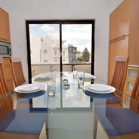 City Living Tk 3 Rm 4 3*