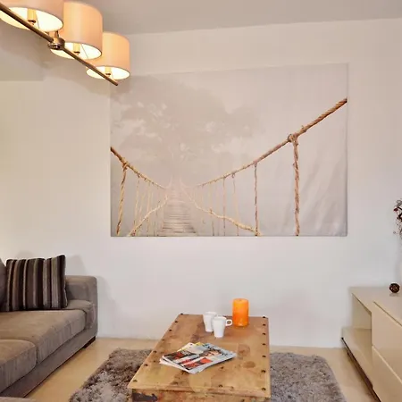 City Living Tk 3 Rm 4 3*