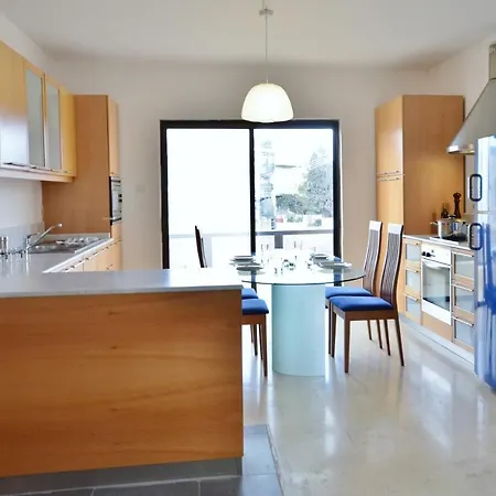 City Living Tk 3 Rm 4 בית הארחה